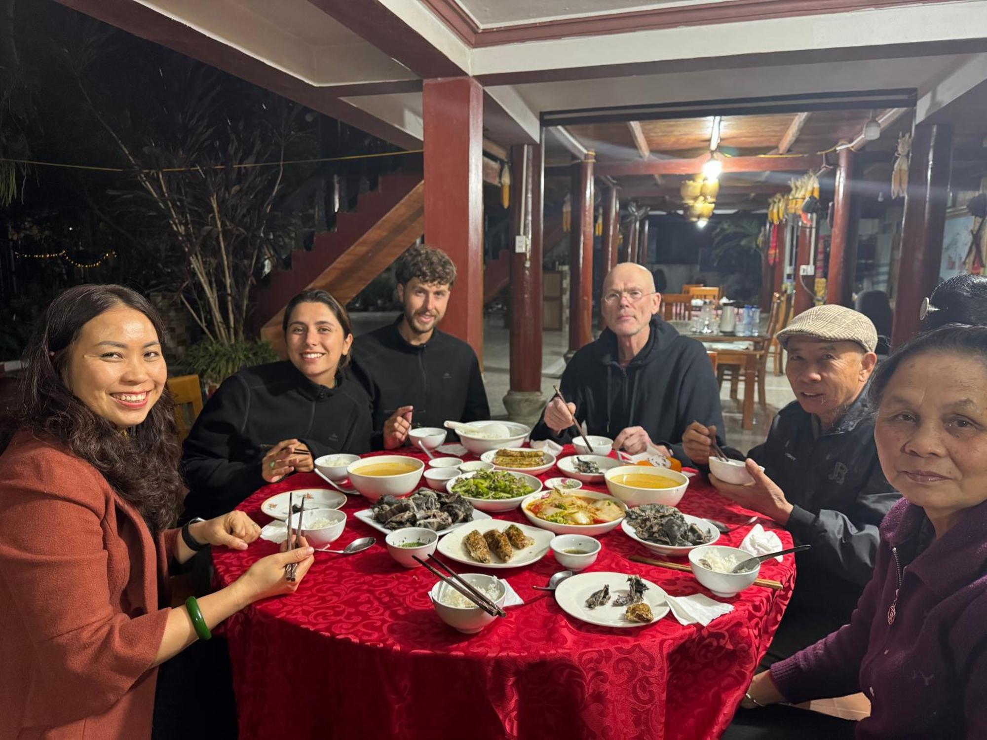 Minh Ngoc Homestay Dien Bien Phu Ban Him Lom Exterior photo
