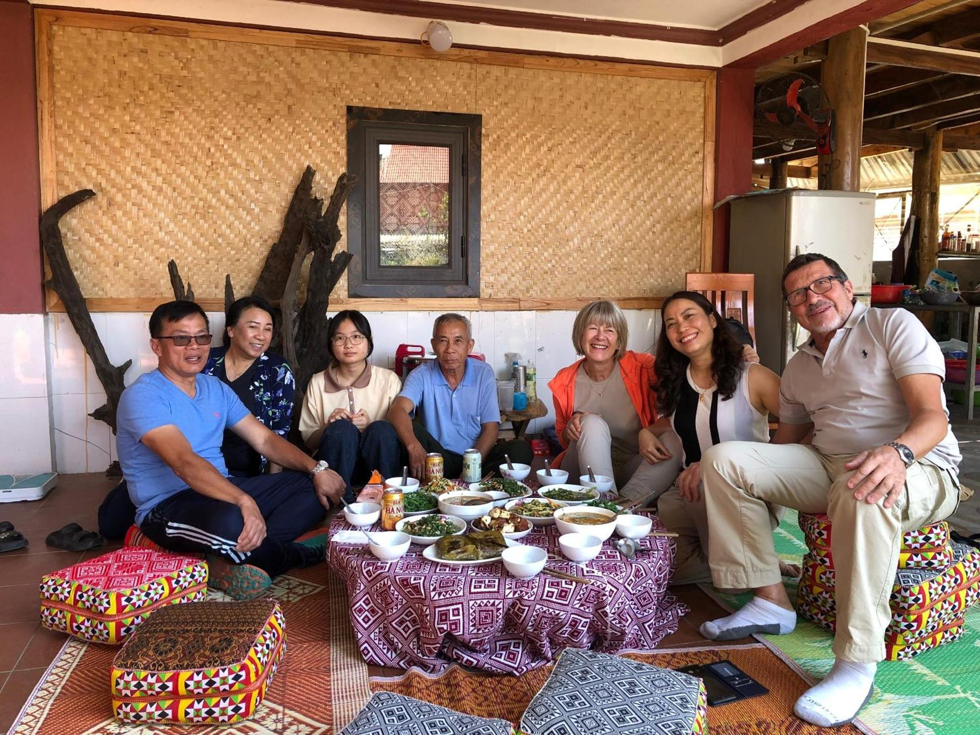 Minh Ngoc Homestay Dien Bien Phu Ban Him Lom Exterior photo