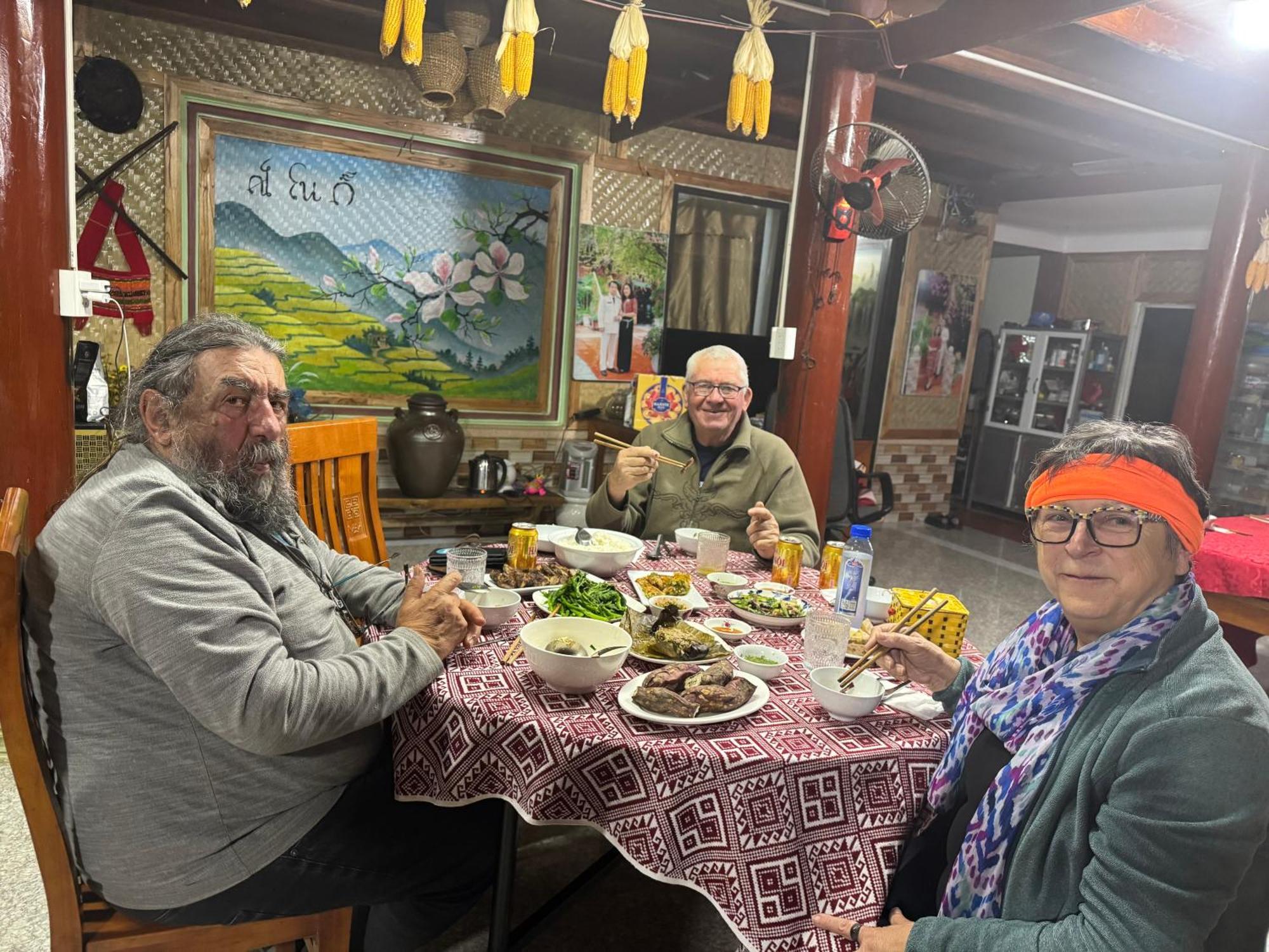 Minh Ngoc Homestay Dien Bien Phu Ban Him Lom Exterior photo